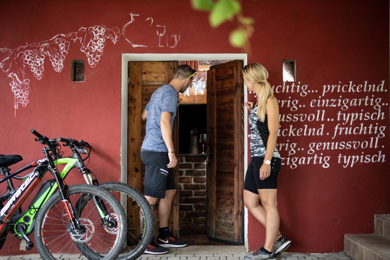 Wiener Kellerstoeckl - Das 13Er Eltendorf Bagian luar foto
